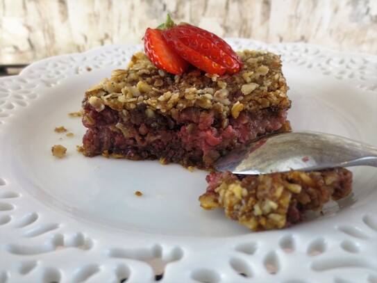 Prăjitură de căpşuni cu fulgi de ovăz (Maria Matyiku / Epoch Times)