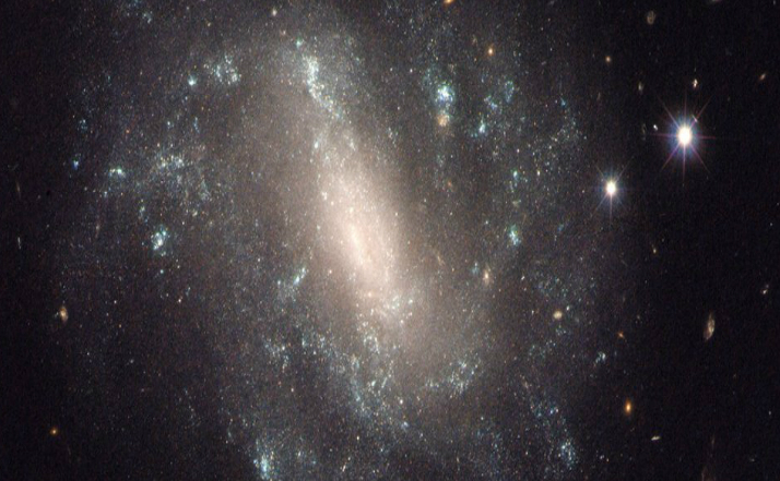 Una dintre galaxiile folosite pentru măsurători. Imagine captată de telescopul Hubble