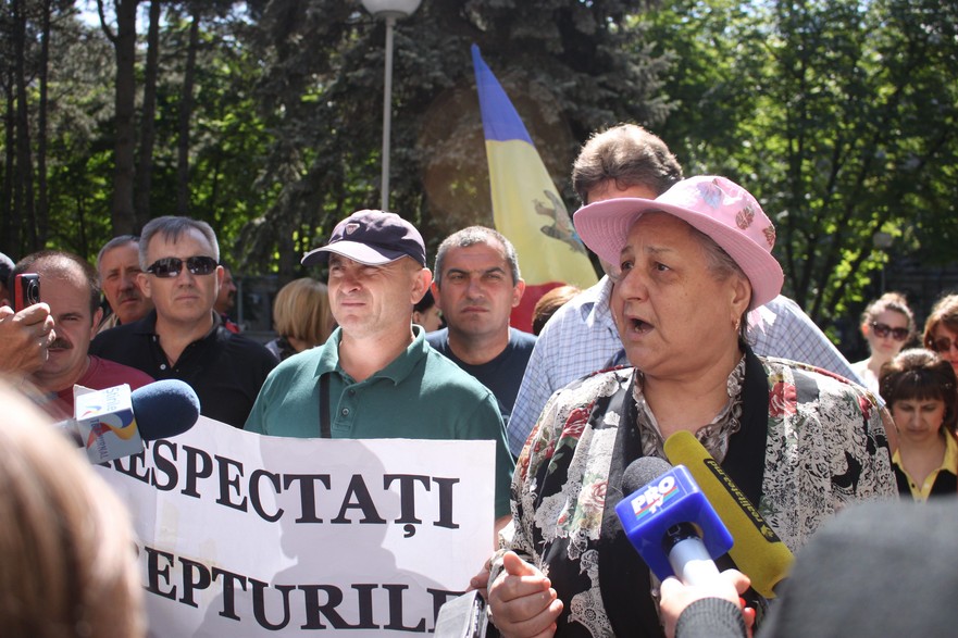 Refugiaţii transnistreni protestează în faţa Guvernului RM (Epoch Times România)