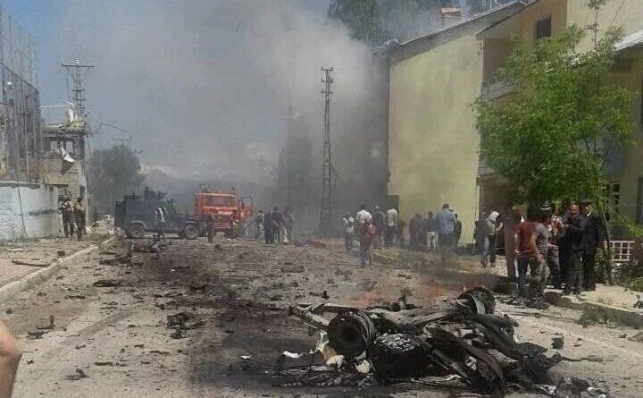 Locul exploziei unei maşini capcană în oraşul turcesc Ovacik, 13 iunie 2016.