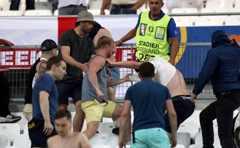 Scene violente la meciul Rusia-Marea Britanie din cadrul Euro 2016, 11 iunie 2016. (Captură Foto)