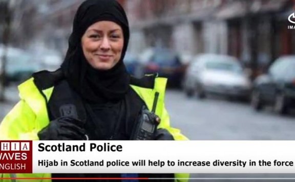 Dacă doresc, poliţistele scoţiene vor primi în viitor de asemenea o uniformă cu elemente de Hijab.
 
