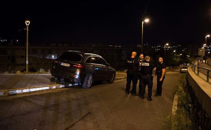 Poliţiştii blochează accesul la locul unui atac armat în Marsilia, sudul Franţei, 25 iunie 2016.