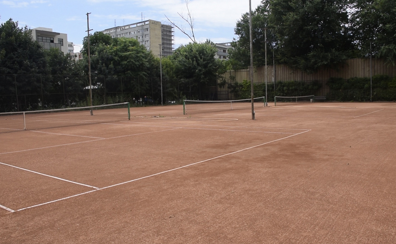 Teren de tenis din cadrul clubului sportiv Tennis Class