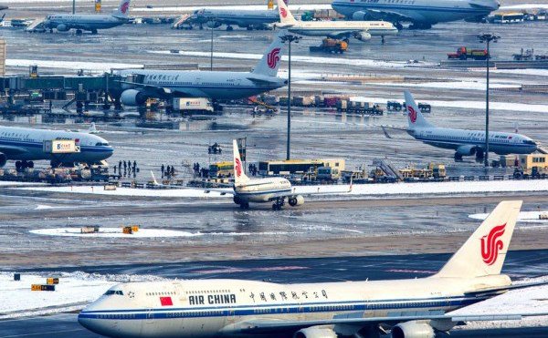 China Airlines preferă întârzierile constante, decât cumpărarea de licenţe pentru spaţiu aerian de la armată
 