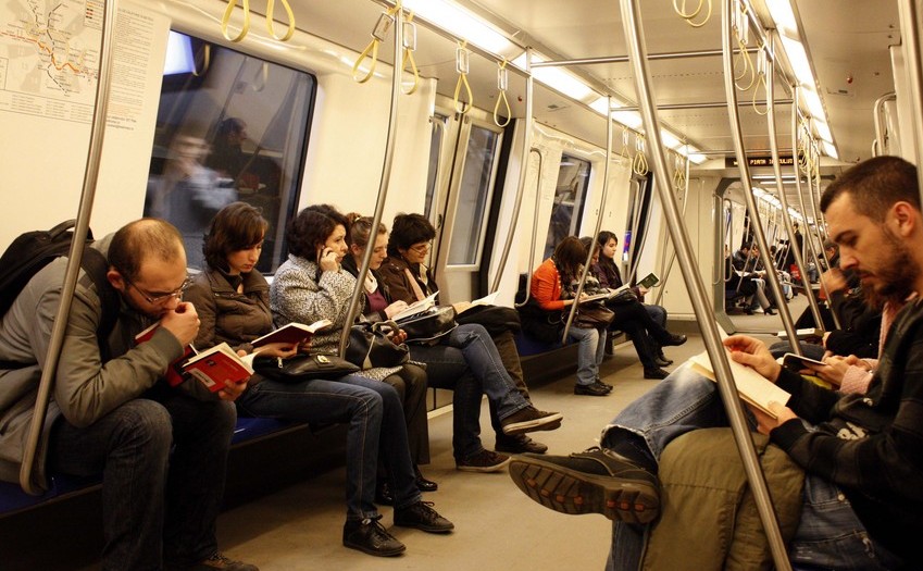 Citind în metrou