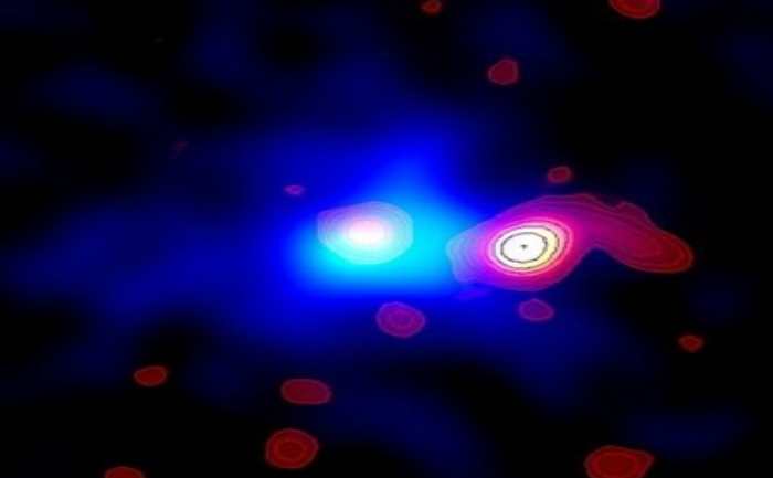 O gaură neagră gigantăse deplasează la o viteză supersonică spre centrul unui roi de galaxii