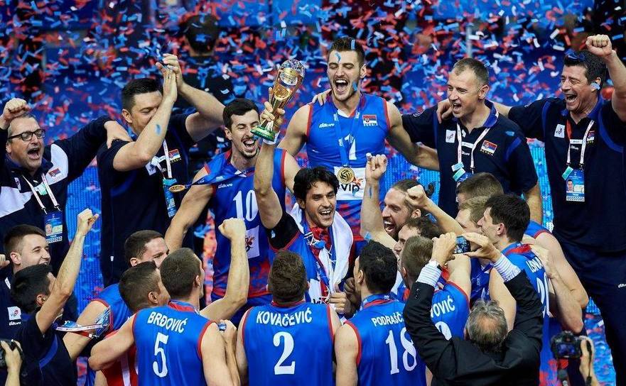 Serbia celebrează cucerirea trofeului Ligii Mondiale, după ce a învins Brazilia cu 3-0 (FIVB - International Volleyball Federation/facebook)