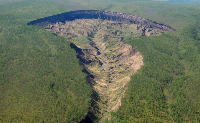 Craterul Batagaika din Siberia (Captură youtube)