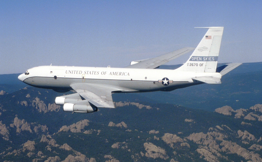 Avionul american de supraveghere Boeing OC-135B.