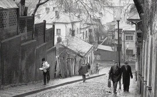 Imagine din Bucureştiul dispărut- Cartierul Uranus (demolat de Ceauşescu pentru construcţia Casei Poporului) (Dan Dinescu)