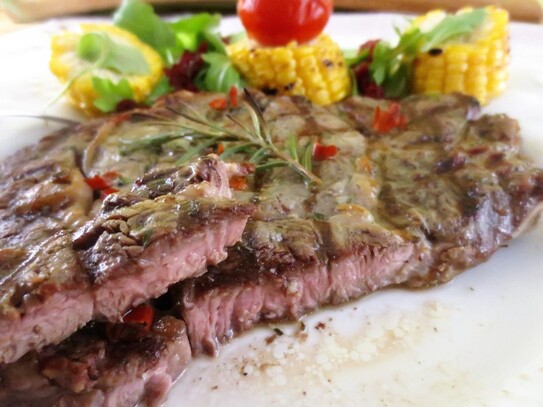 Cotlet de vită la grătar (Maria Matyiku / Epoch Times)