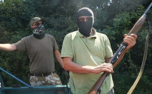 Întâlnire a jurnaliştilor de la Sky News cu traficanţi români de arme