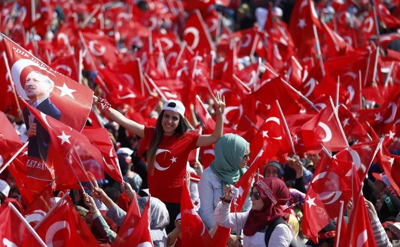 Milioane de turci participă la un miting al martirilor şi democraţiei în Istanbul, 7 august 2016.