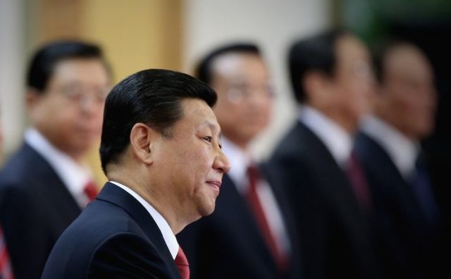 Şeful statului Xi Jinping în faţa celorlalţi membrii ai Biroului Politic în 2012
 