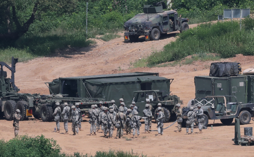 Soldaţi sud-coreeni şi americani participă la un exerciţiu militar comun anual în Coreea de Sud, 22 august 2016.