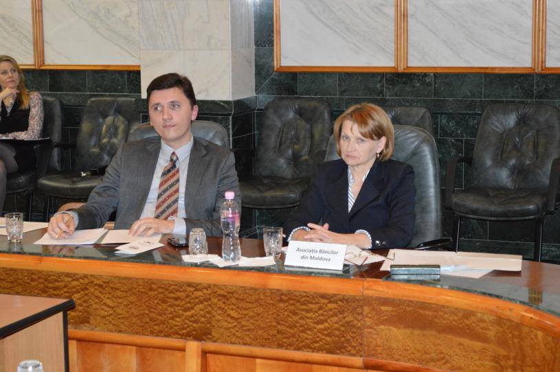 Sergiu Sagaidac (stânga), fost angajat al Băncii Sociale