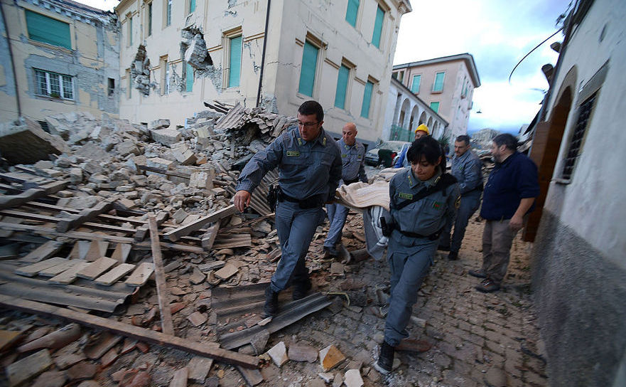 Seism devastează oraşul Amatrice şi centrul Italiei pe 24 august 2016. 