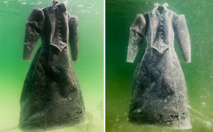 Rochie lungă scufundată în apele din Marea Moartă, în 2014