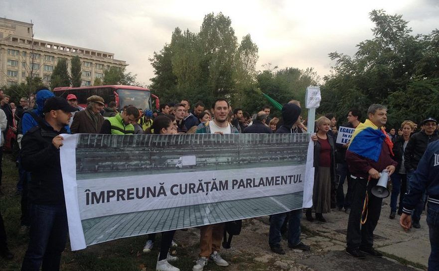 Protest după votul în cazul Oprea (Epoch Times România)