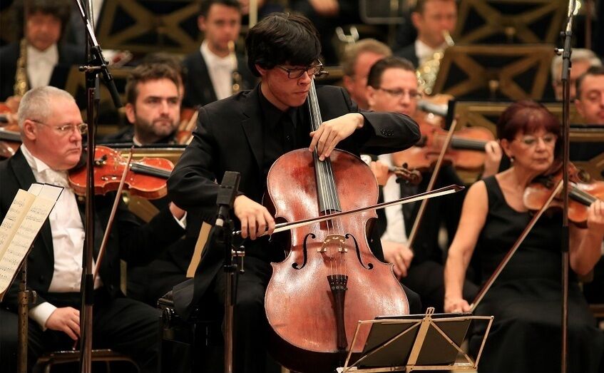 Zlatomir Fung, din Statele Unite ale Americii, 17 ani, a câştigat Premiul I al Secţiunii Violoncel a Concursului Internaţional George Enescu 2016 (Cătălina Filip)