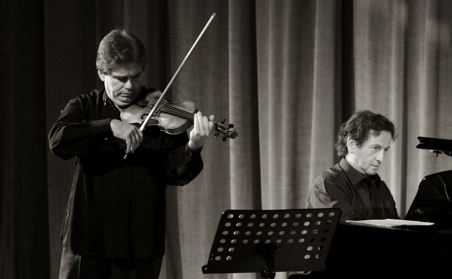 Violonistul Gabriel Croitoru şi pianistul Horia Mihail (ghpriss.blogspot.com)