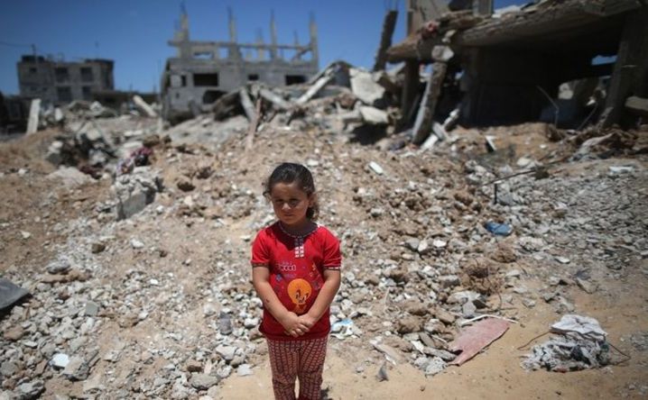 O fetiţă în Fâşia Gaza, iulie 2015.