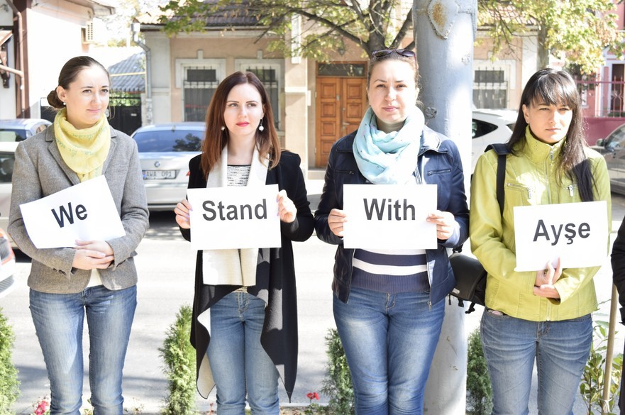 Protestul jurnaliştilor la Ambasada Turciei