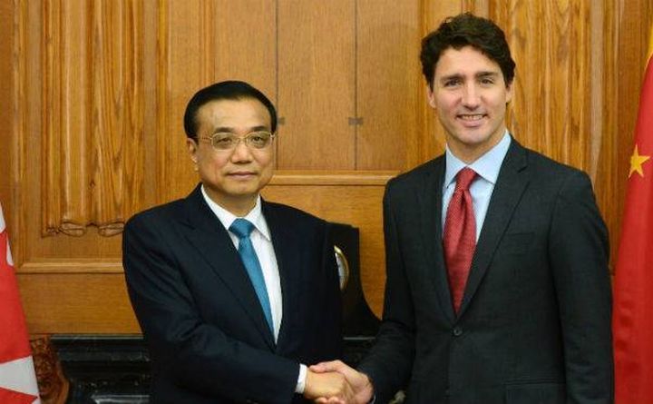 Premierul canadian Justin Trudeau (dr) şi omologul său chinez Li Keqiang în Ottawa, 22 septembrie 2016.