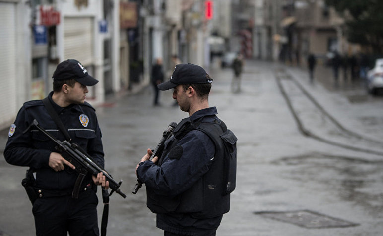 Poliţişti turci.