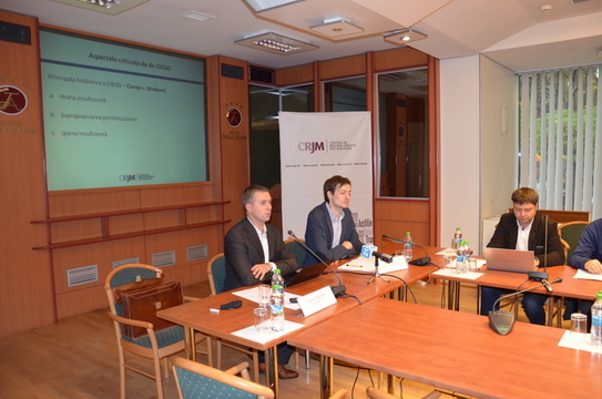 Repr.CRJM în timpul dezbaterilor publice. 08.11.2016 (crjm.org)