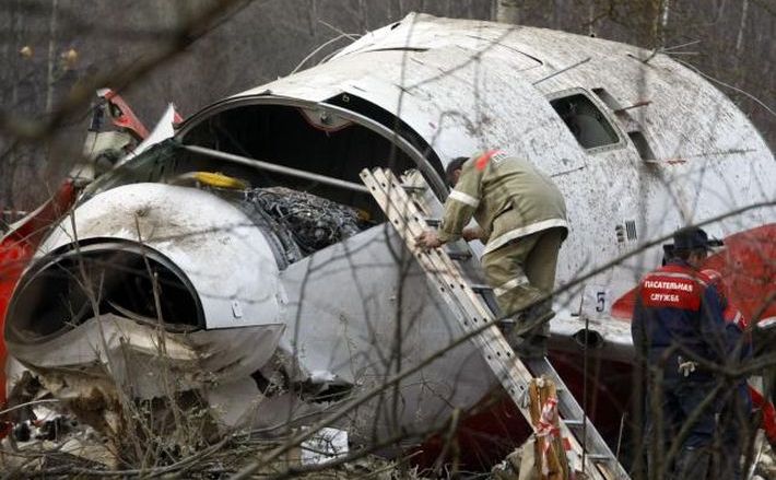 Rămăşiţele avionului prezidenţial polonez prăbuşit în Smolensk, Rusia, în 2010.