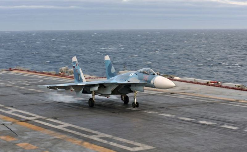 Avion de luptă decolează de pe portavionul rusesc Amiral Kuzneţov. (Captură Foto)