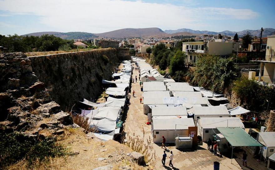 Tabără de imigranţi pe insula elenă Chios.
