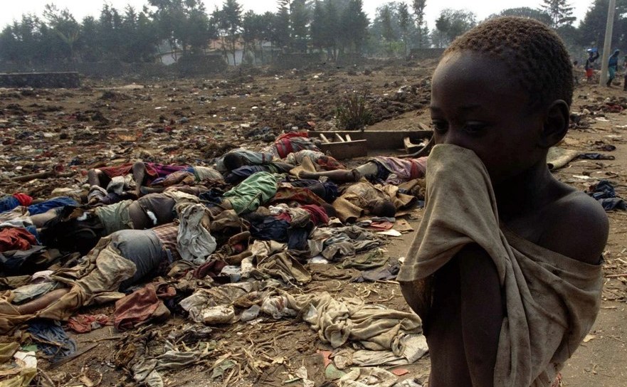 Scenă din timpul genocidului din Rwanda din 1994.