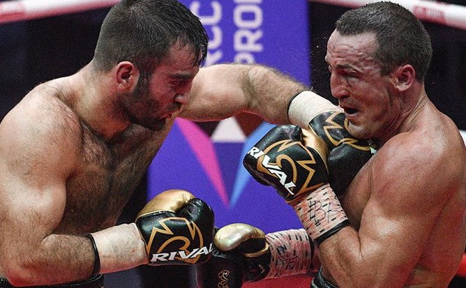 Boxerul rus Murat Gasiev l-a deposedat de centura IBF a  categoriei uşoare pe conaţionalul său Denis Lebedev.