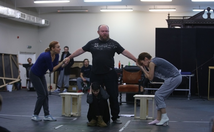 „Regele Lear”, în regia lui David Doiashvili, montare modernă la Teatrul Naţional. Repetiţii