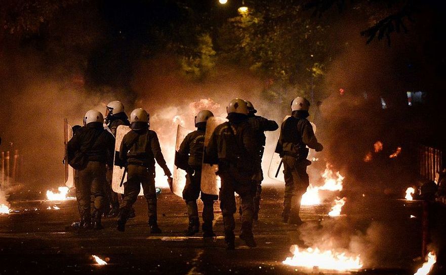 Ciocniri violente între forţele de poliţie şi demonstranţi în Atena, 6 decembrie 2016