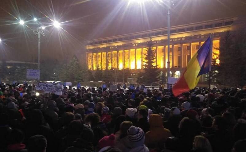 "România, trezeşte-te!" - Protest contra ordonanţei graţierii şi mutilării Codului Penal (Ana Poenariu)