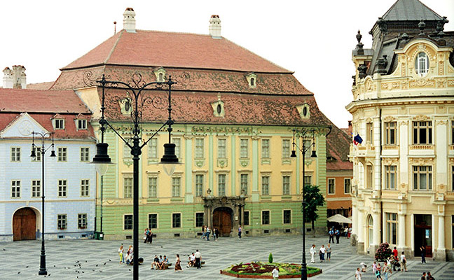 Muzeul Brukenthal din Piaţa Sfatului din Sibiu (brukenthalmuseum.ro)