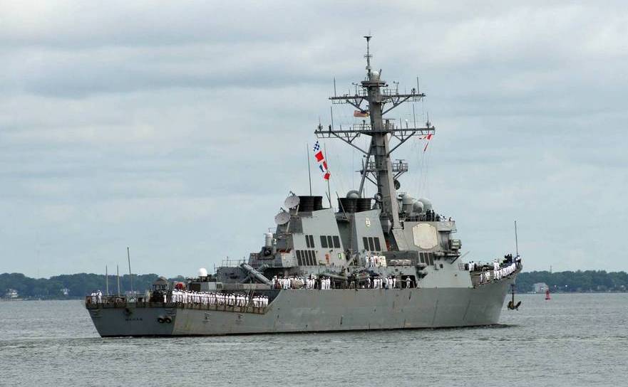 Distrugătorul american USS Mahan.
