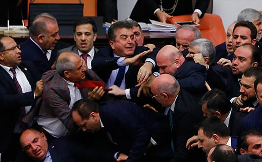Parlamentul Turciei transformat în ring de box, 11 ianuarie 2017