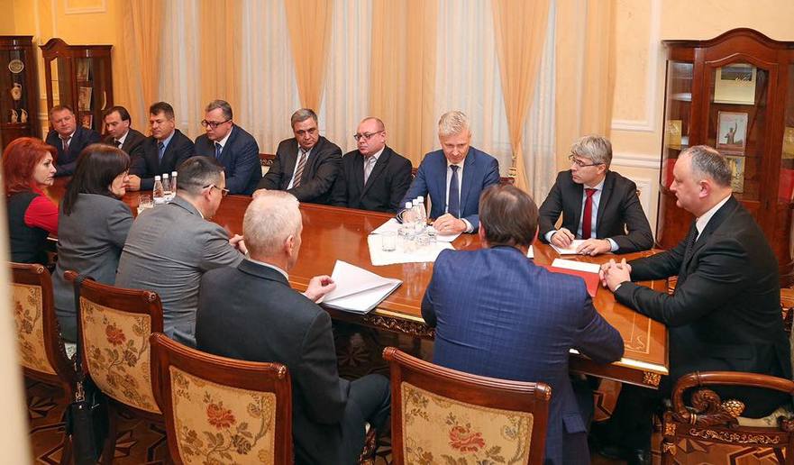 Igor Dodon la întâlnirea cu preşedinţii şi vicepreşedinţii numiţi în funcţie prin decret prezidenţial. 26.01.2017 (facebook.com/profil Dodon Igor)
