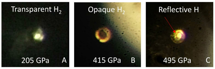 Fotografie de tranziţie a hidrogenului comprimat odată cu creşterea presiunii (Credit: R. Dias şi I.F. Silvera)