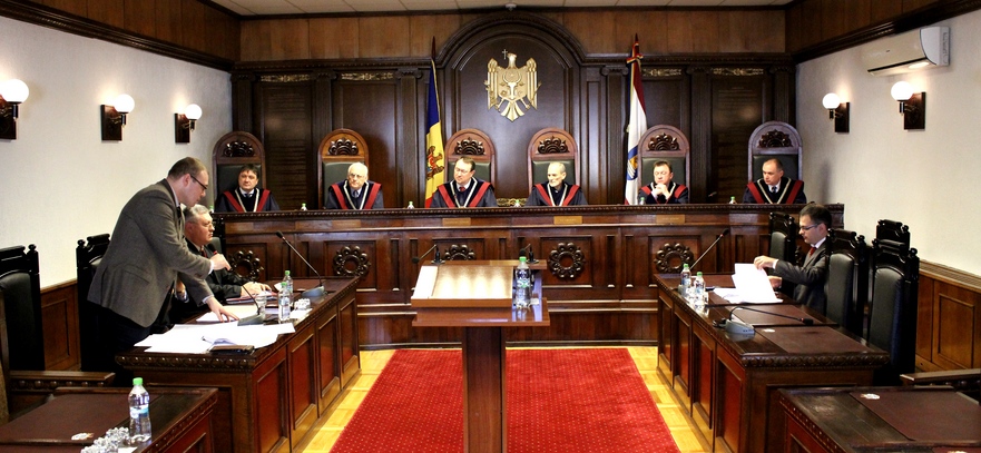 Judecătorii Curţii Constituţionale a Moldovei.