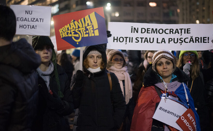 A patra noapte de proteste în Piaţa Victoriei. 3 februarie 2017 (Mihuţ Savu/Epoch Times)
