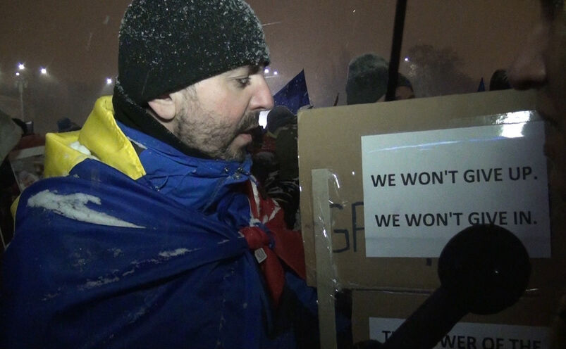 Ziua a noua de proteste în Piaţa Victoriei (Florin Chirilă/Epoch Times)