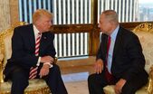 Premierul israelian Benjamin Netanyahu (dr) şi Donald Trump în New York, 25 septembrie 2016 (Captură Foto)