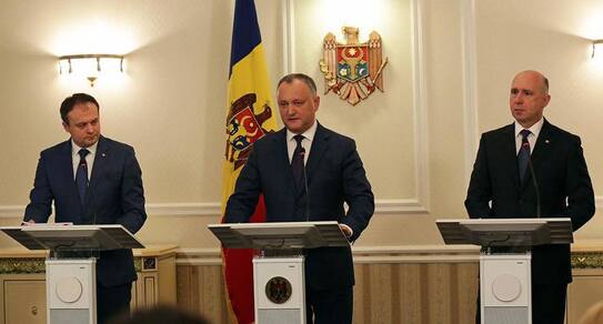 Andrian Candu, Igor Dodon şi Pavel Filip la Reşedinţa de Stat. 21.02.2017 (facebooc.com/profil Dodon Igor)