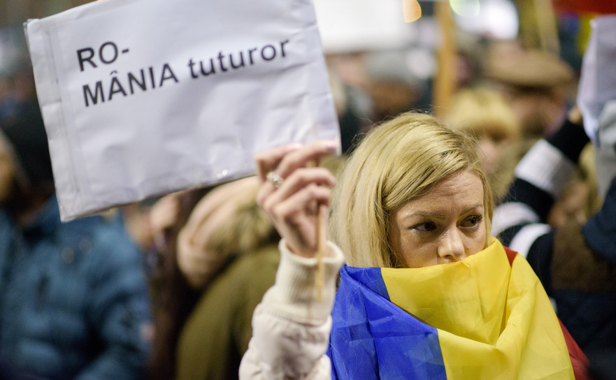 A cincea seară de proteste în Piaţa Victoriei (Mihuţ Savu/Epoch Times)